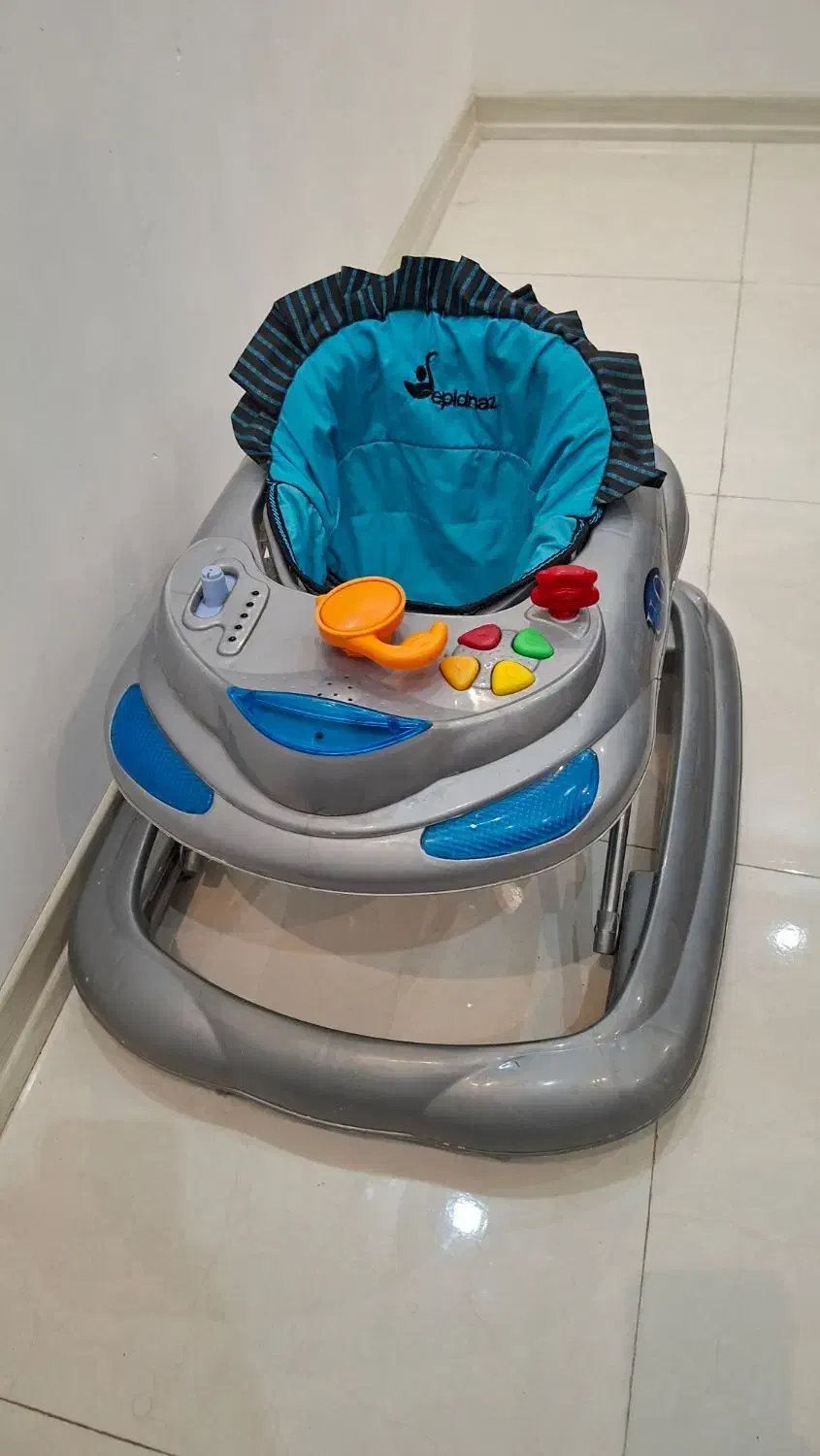 روروئک و گهواره|کالسکه و لوازم جانبی|خرمآباد, |دیوار