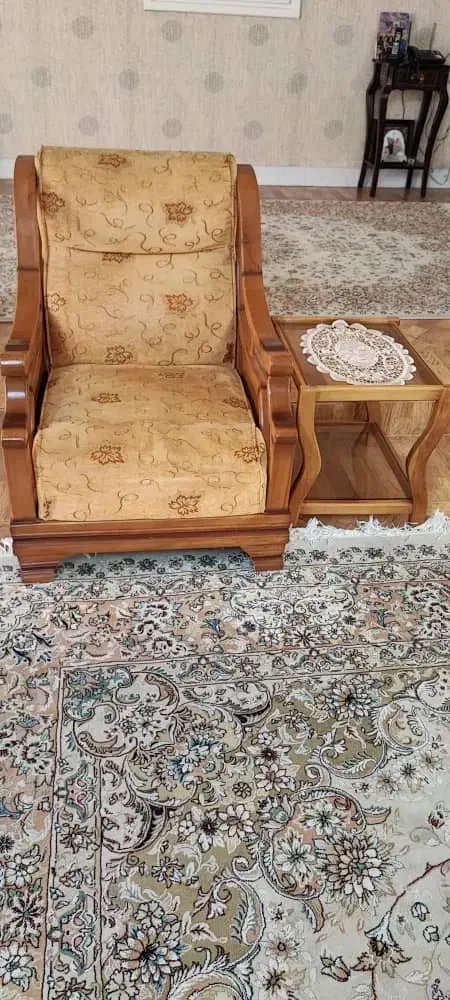 مبل هفت نفره با میز و گل میز|مبلمان خانگی و میز عسلی|شیراز, لاله|دیوار
