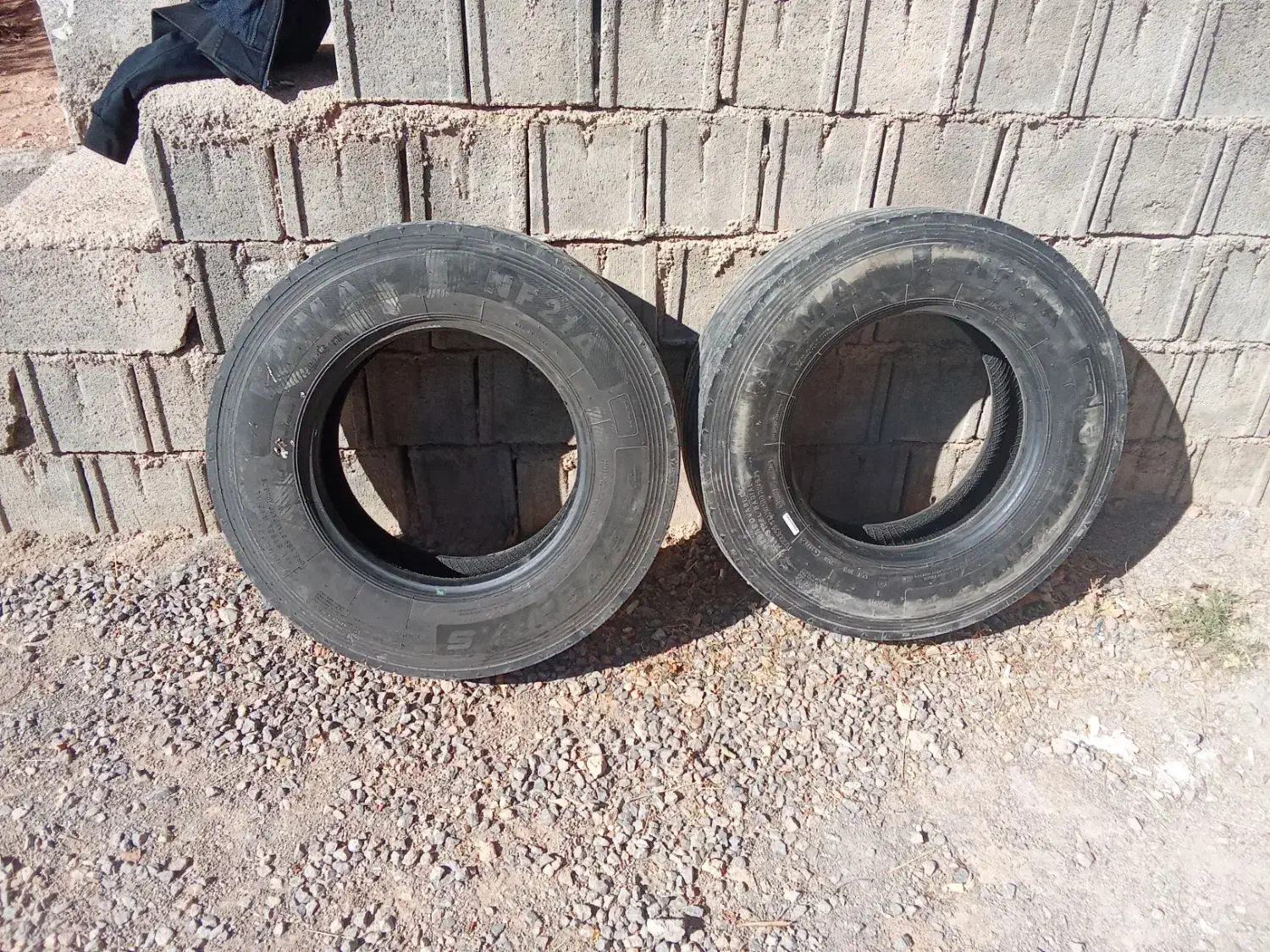 یک جفت لاستیک 235مارک نما|قطعات یدکی و لوازم جانبی|داران, |دیوار