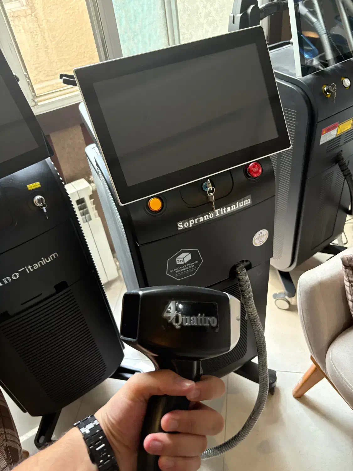 دستگاه لیزر مو km وارداتی مشابه نو|آرایشی، بهداشتی، درمانی|بندرعباس, |دیوار