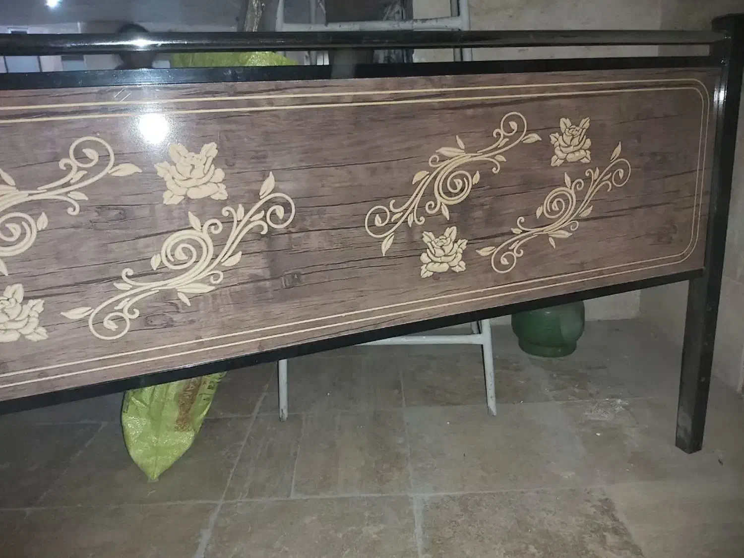 تخت فرفوژه ، پایه یخچال ، چراغ گازی پیک نیک|تخت و سرویس خواب|قم, باغ کرباسی|دیوار