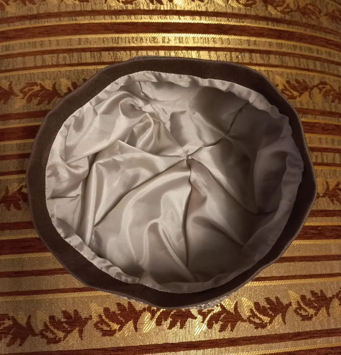 کلاه فرانسوی خورشیدی|لباس|اصفهان, باغ فردوس|دیوار