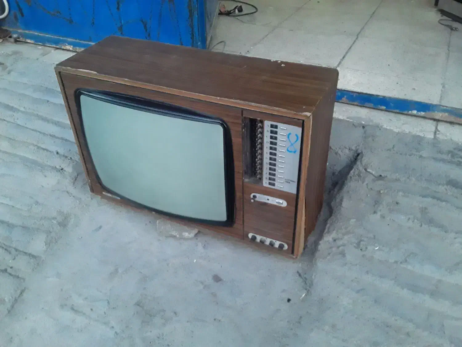 تلویزیون قدیمی .چوبی|تلویزیون و پروژکتور|کرمانشاه, |دیوار