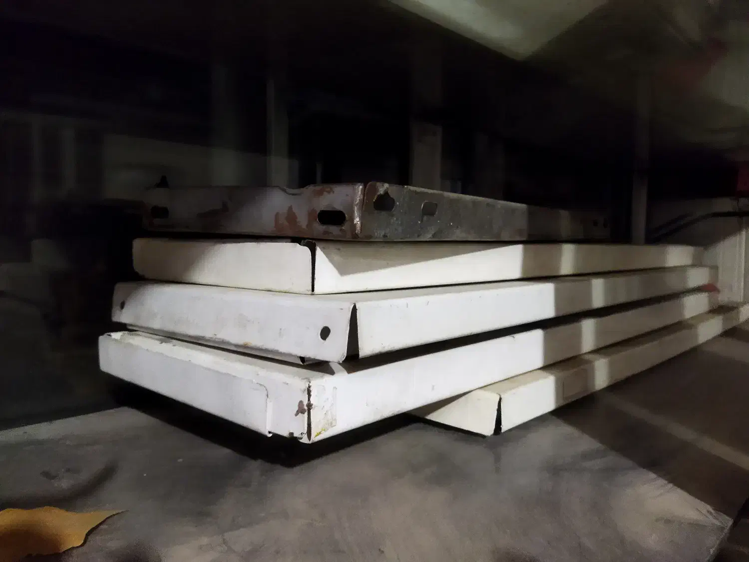 قفسه فلزی ۱۰۰ عدد  و ویترین آلومینیوم چرخدار۳عدد|فروشگاه و مغازه|زنجان, |دیوار