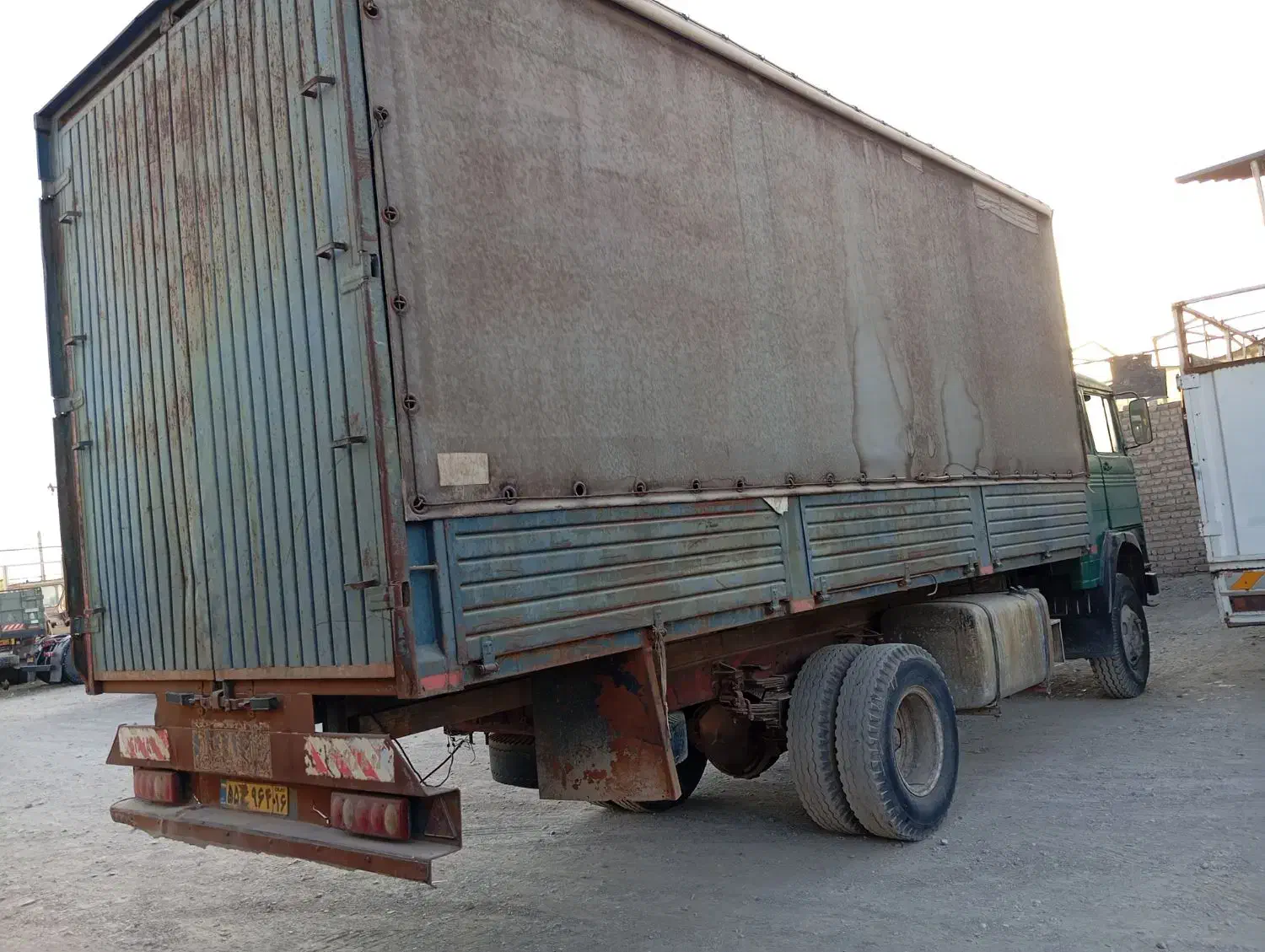 اتاق چادری مسقف بنز ۱۹۲۱تک و ۹۱۱|قطعات یدکی و لوازم جانبی|قم, قلعه صدری|دیوار