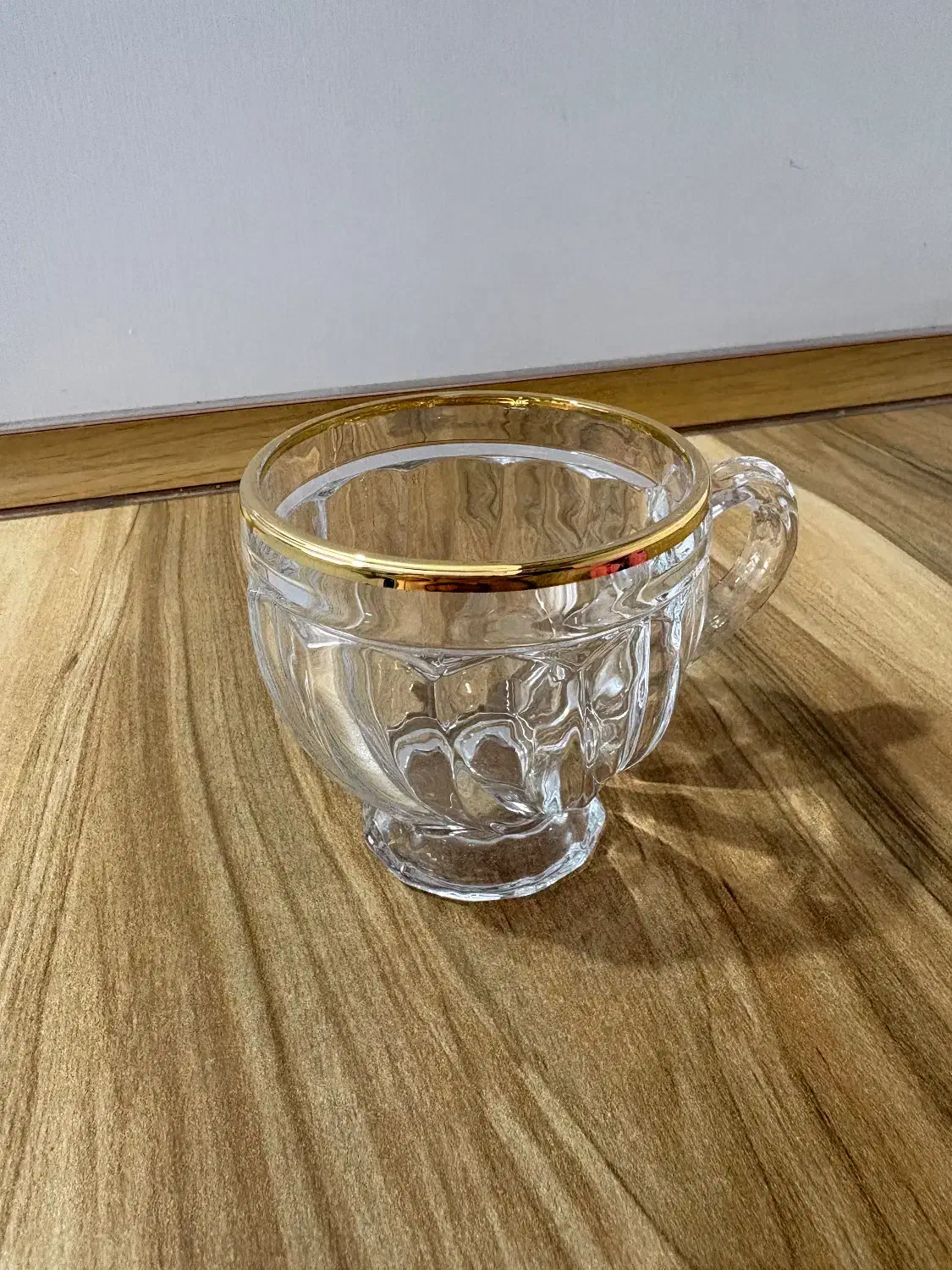 فنجان دور طلایی|ظروف سرو و پذیرایی|گلبهار, شهر جدید گلبهار|دیوار