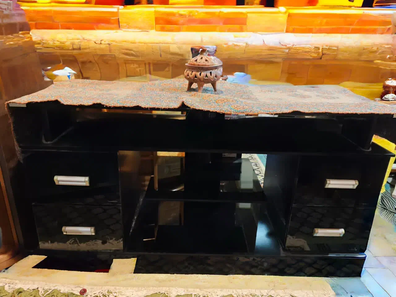 زیر تلویزیونی|میز تلویزیون|بندر انزلی, نیمه شعبان|دیوار