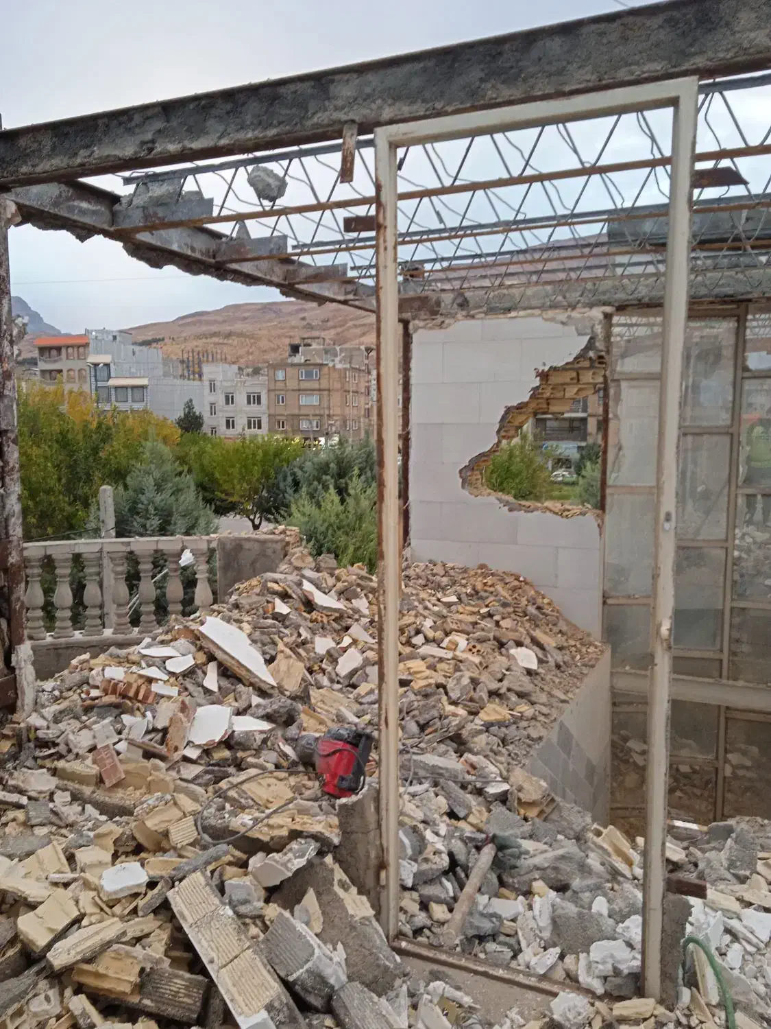 تخریب ساختمان وکنده کاری کلی وجزیی|خدمات پیشه و مهارت|دورود, |دیوار