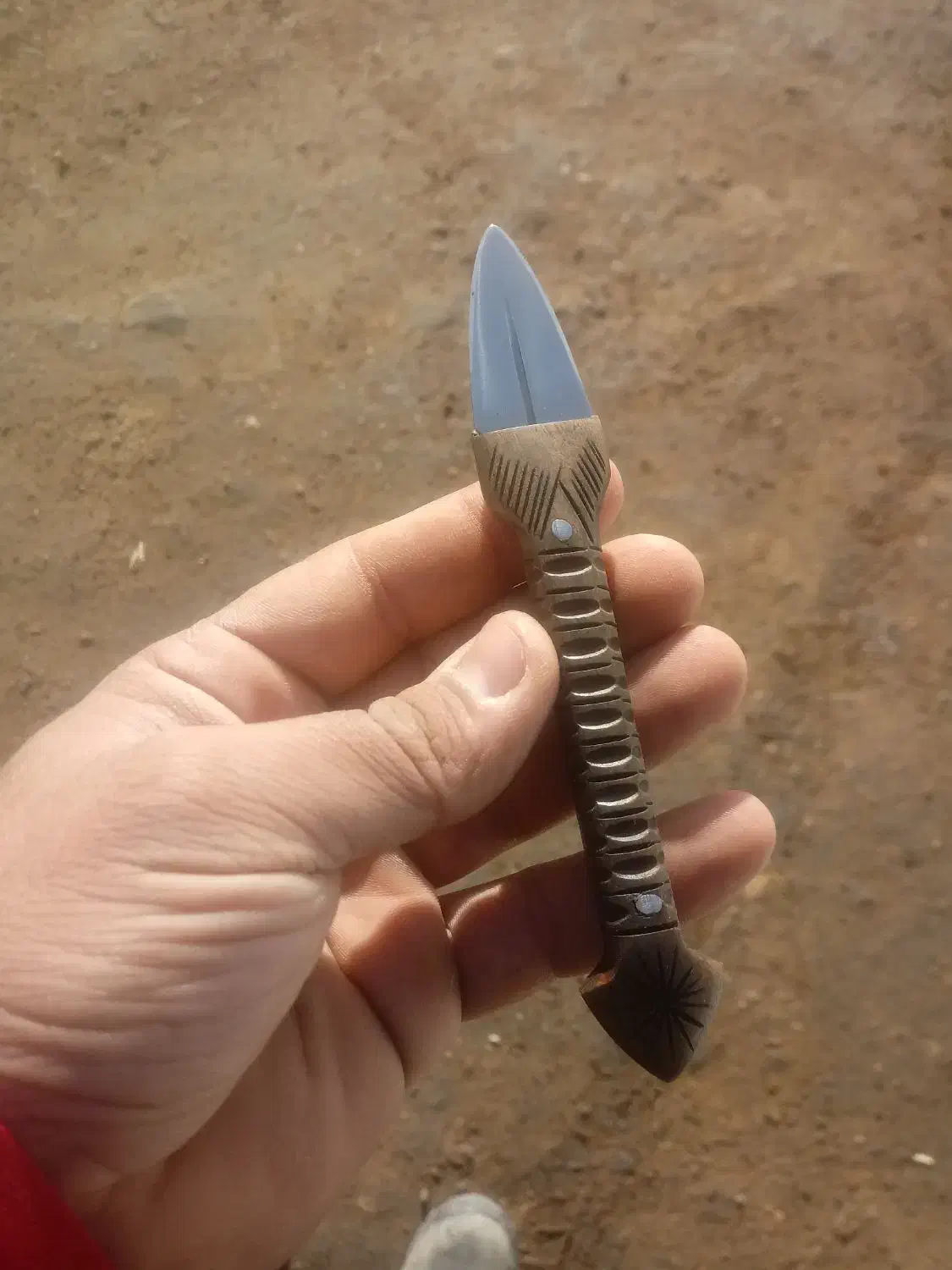 چاقو دست سرخ|کلکسیون اشیاء عتیقه|قم, مسجد امام حسن|دیوار