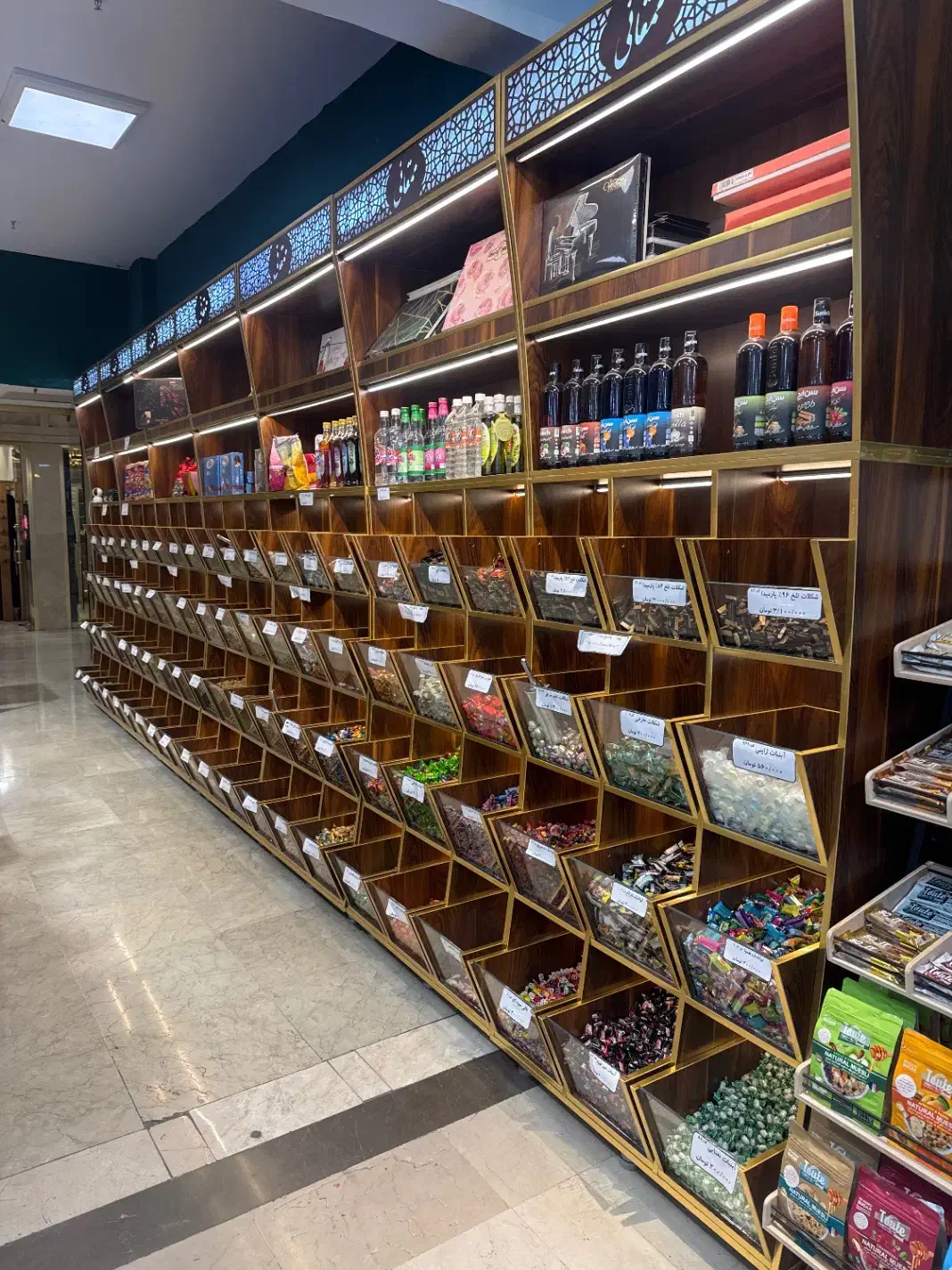 فروشنده تمام وقت اجیل و خشکبار و لوازم قنادی|استخدام خدمات فروشگاه و رستوران|تهران, فدک|دیوار