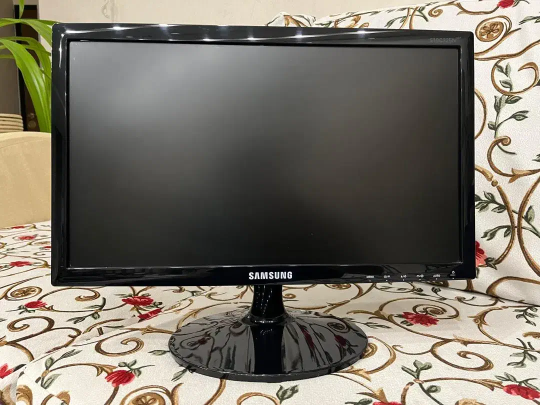 مانیتور ال ای دی ۱۹ اینچ سامسونگ|قطعات و لوازم جانبی رایانه|شیراز, شهرک گلستان شمالی|دیوار