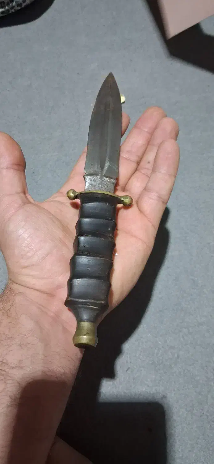 چاقو عتیغه|کلکسیون اشیاء عتیقه|بندر انزلی, ساحل قو|دیوار