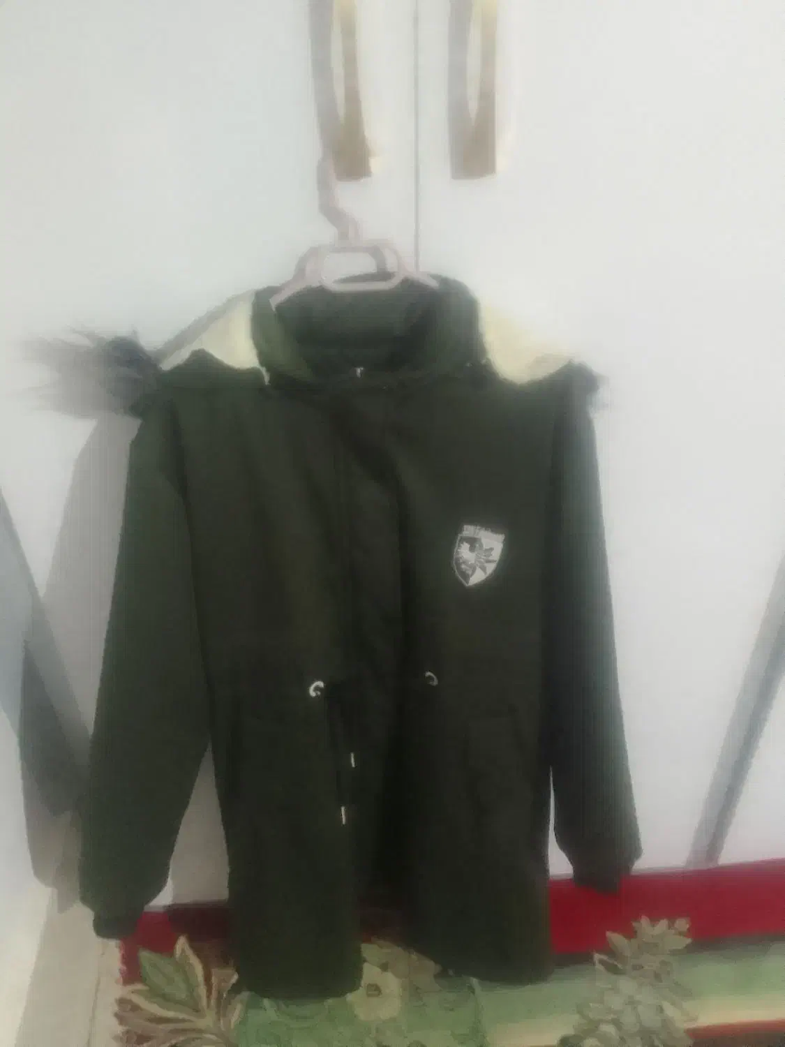 کاپشن|لباس|تربت جام, میان جام|دیوار