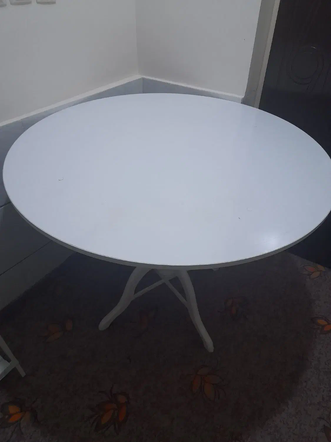 میز گرد|میز و صندلی غذاخوری|اصفهان, سرشبادران|دیوار