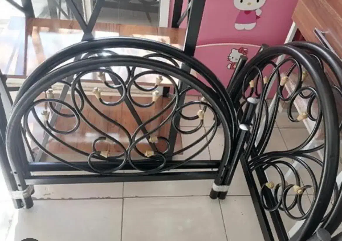 ویترین ،تخت خواب دونفره،میز ناهار خوری فلزی|تخت و سرویس خواب|اصفهان, سنجوانمره|دیوار