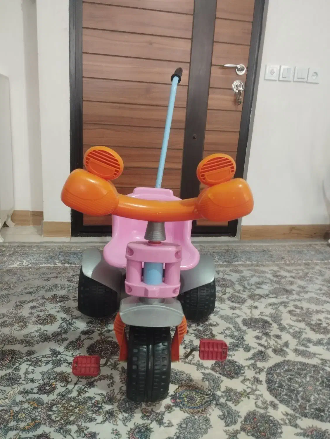 سه چرخه|اسباببازی بچه|رباطکریم, نصیرشهر|دیوار