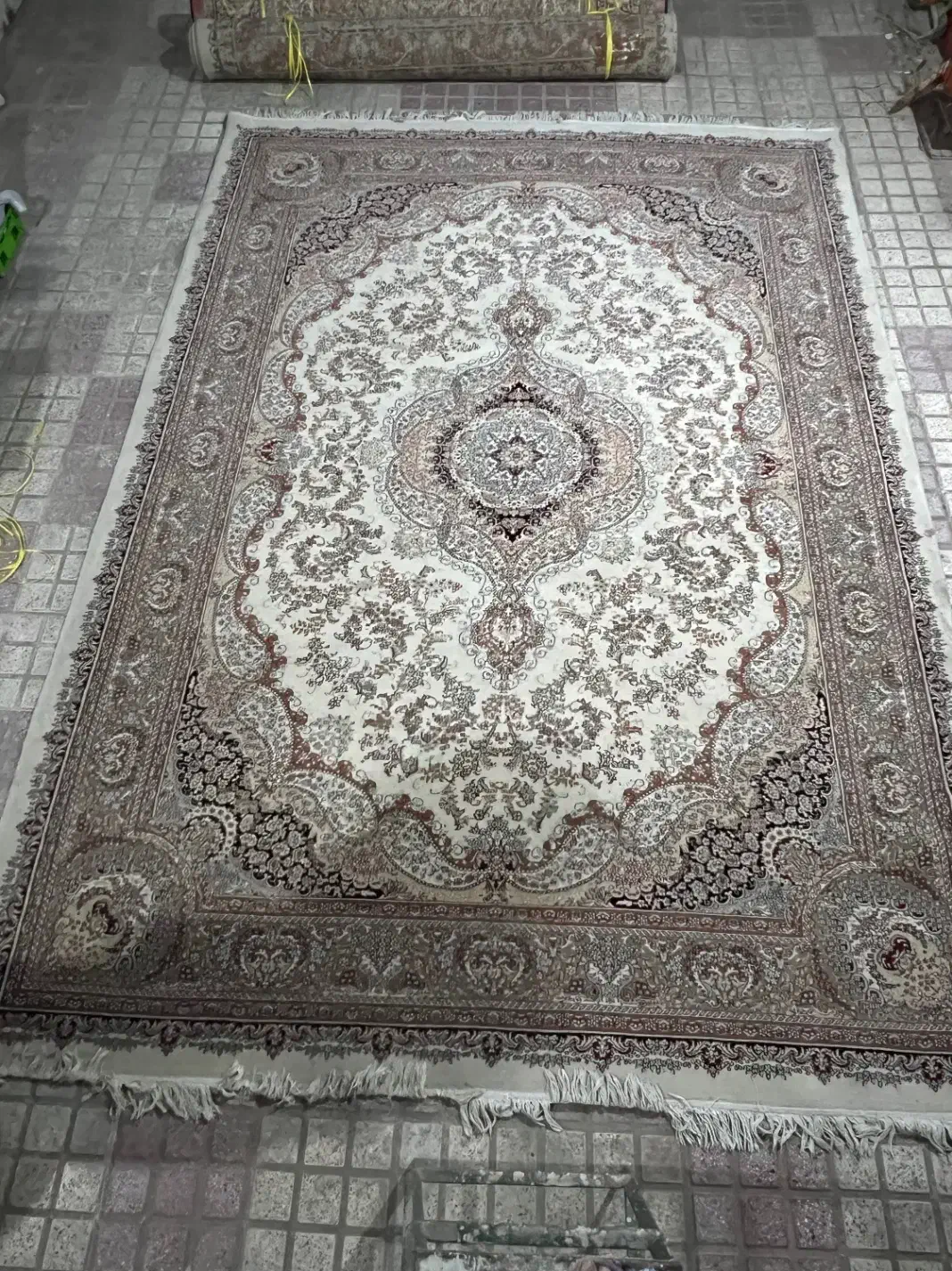 فرش ۹ متری|فرش|دماوند, گیلاوند|دیوار