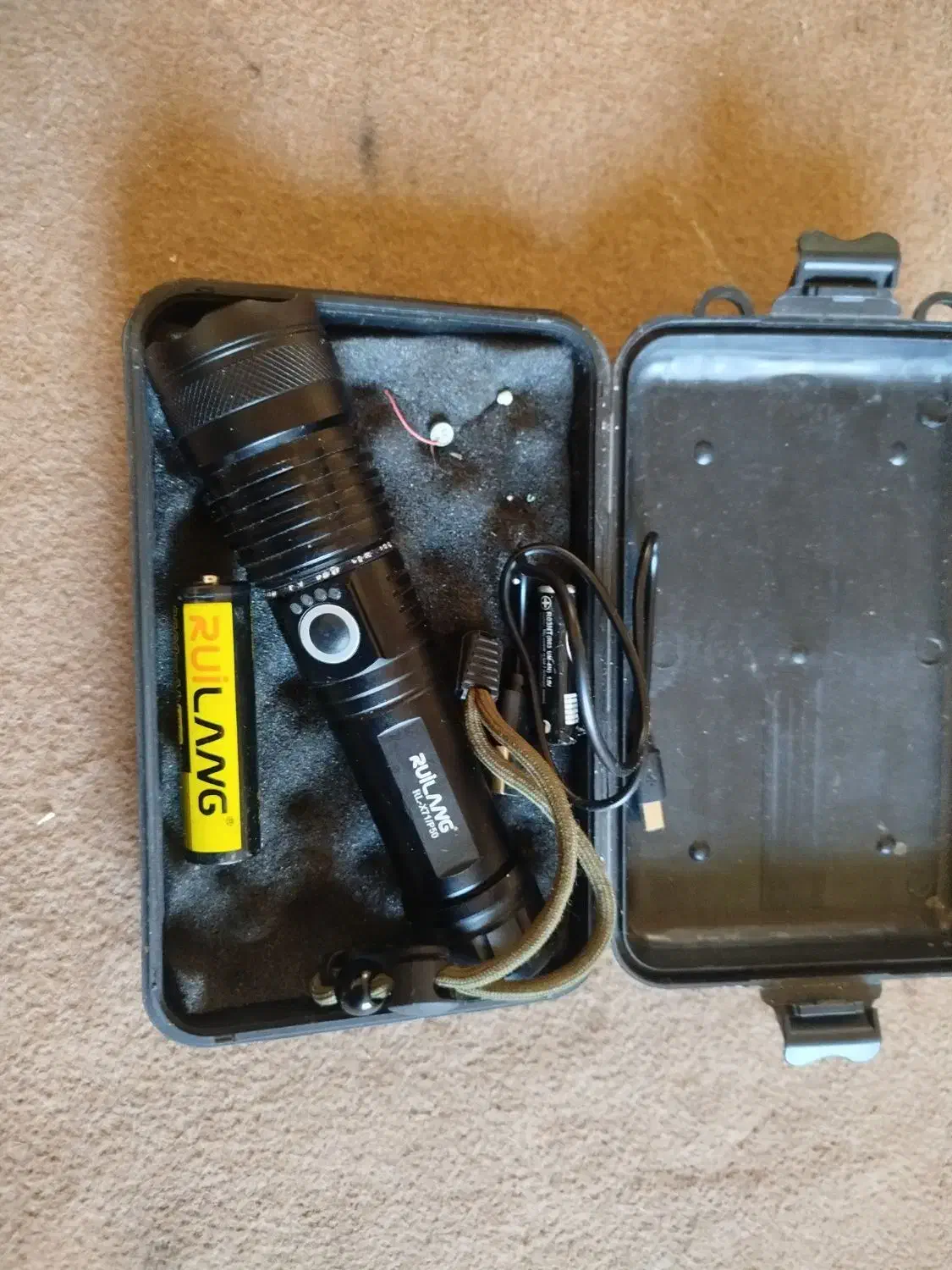 قراغ سالم به شرت اصل اصل ولی به کارم نمیادش|تلویزیون و پروژکتور|نورآباد, |دیوار