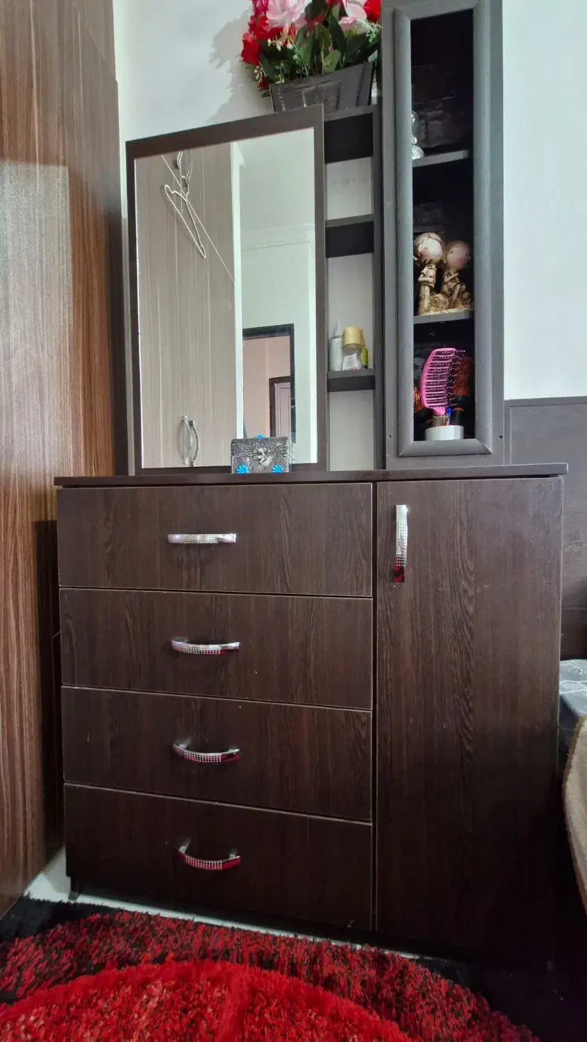 سرویس خوش خواب|تخت و سرویس خواب|صومعه‌سرا, |دیوار