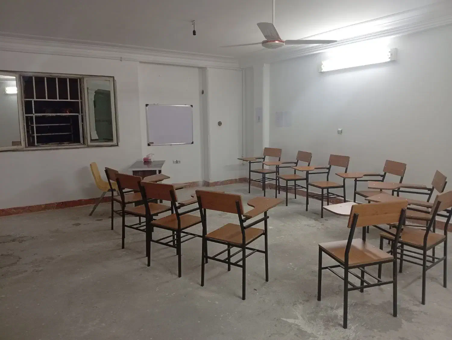 آموزشگاه زبان اجاره شیفت صبح تا یک ظهر|اجارهٔ کوتاه‌مدت دفتر کار و فضای آموزشی|گنبد کاووس, |دیوار