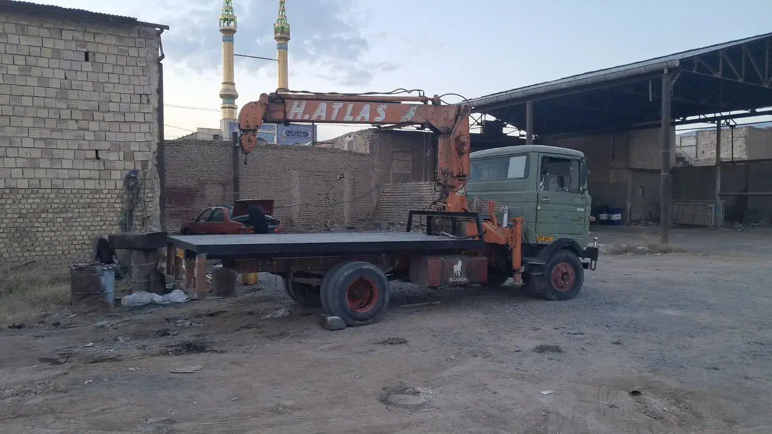 جرثقیل خاور|خدمات حمل و نقل|قم, قلعه کامکار|دیوار