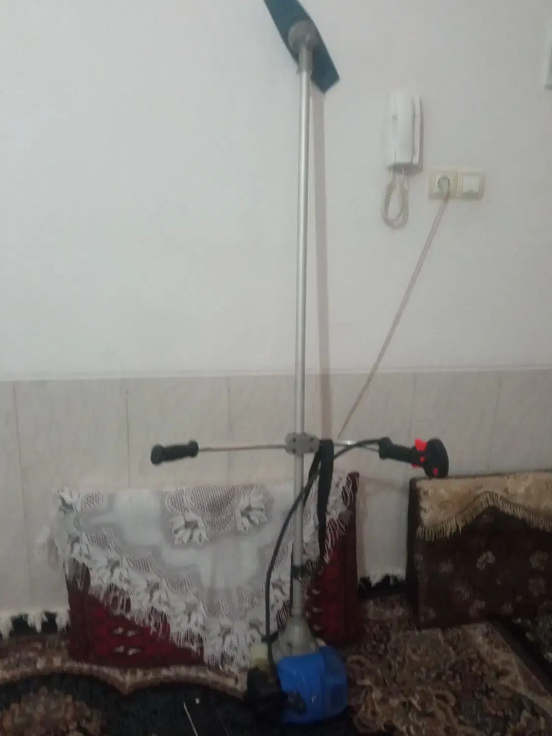 دستگاه چمن زن|ابزارآلات|شیراز, کوشک میدان|دیوار