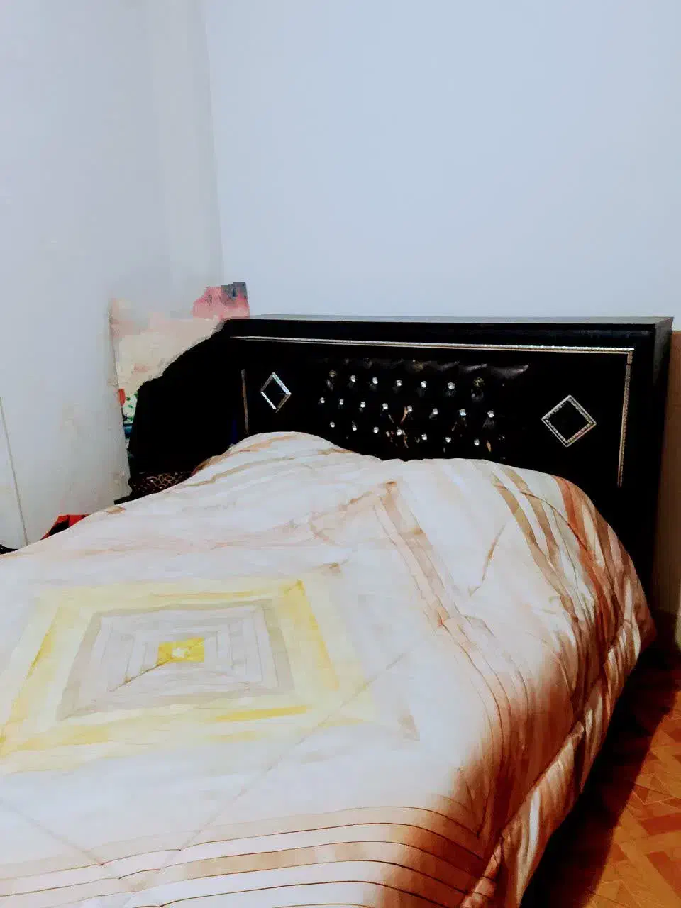 تخت خواب همراه میزاینه و آباژور|تخت و سرویس خواب|نیشابور, دارایی|دیوار