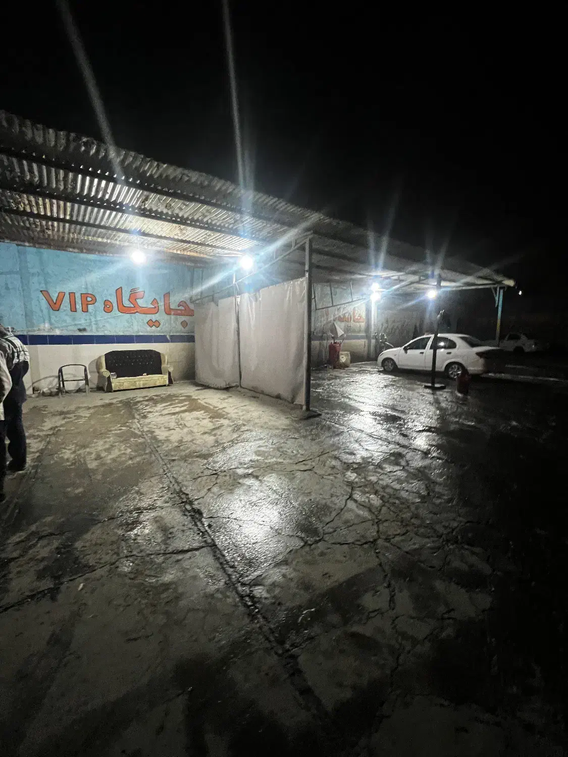 ب دو نیرو جهت کار در کارواش|استخدام سرایداری و نظافت|هشتگرد, هشتگرد قدیم|دیوار