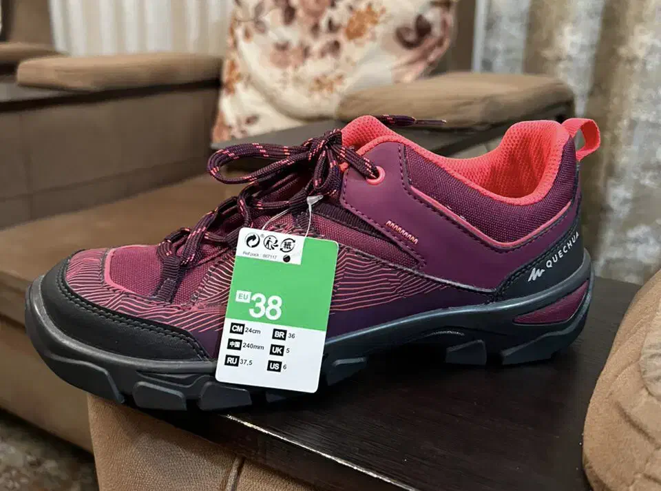 کفش کوهنوردی decathlon|کیف، کفش، کمربند|تهران, دهکده المپیک|دیوار