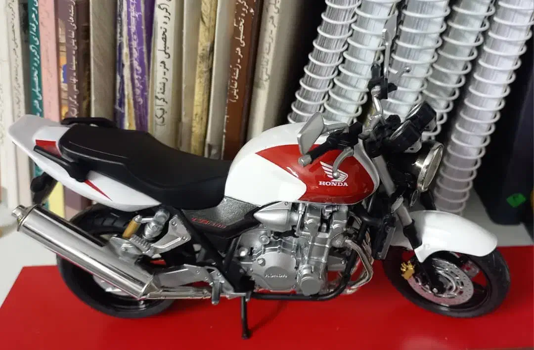 ماکت موتور سی بی ۱۳۰۰ مدل ۲۰۰۳|کلکسیون و سرگرمی|تهران, فلسطین (میدان انقلاب)|دیوار