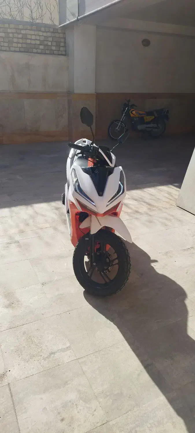 کلیک ۱۵۰|موتورسیکلت|قم, نیروگاه|دیوار