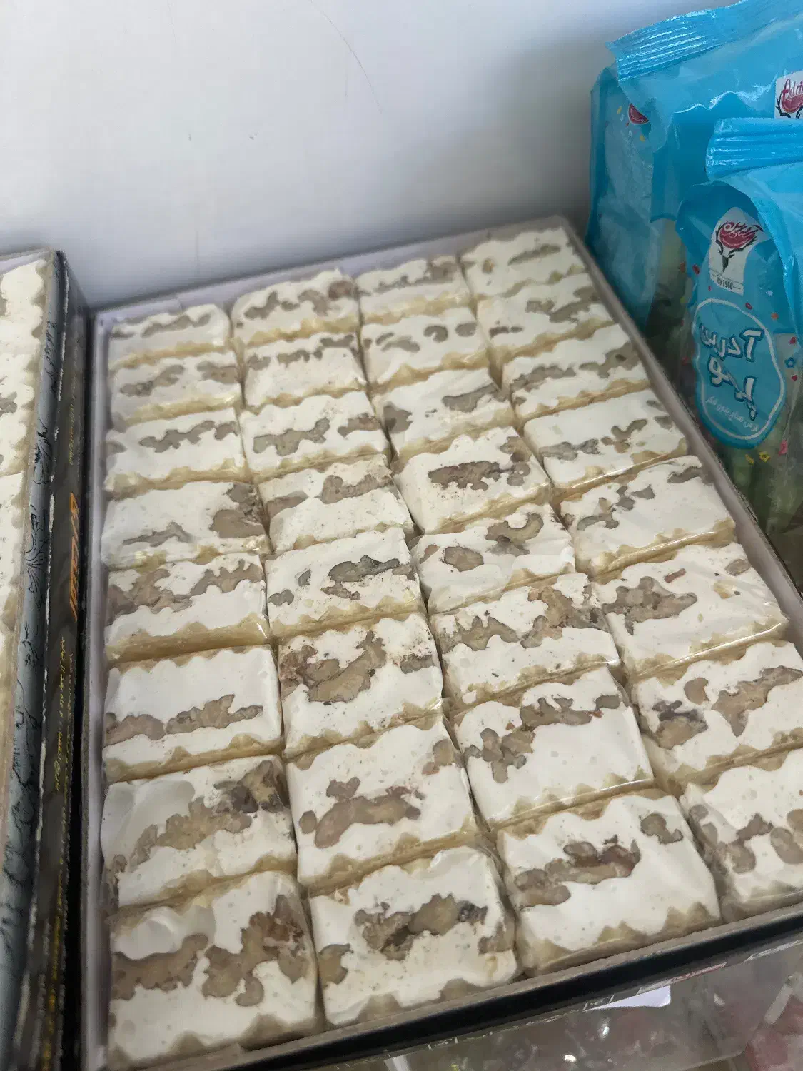 به چند نفر کار در کارگاه نوقا نیازمندی|استخدام خدمات فروشگاه و رستوران|تبریز, |دیوار