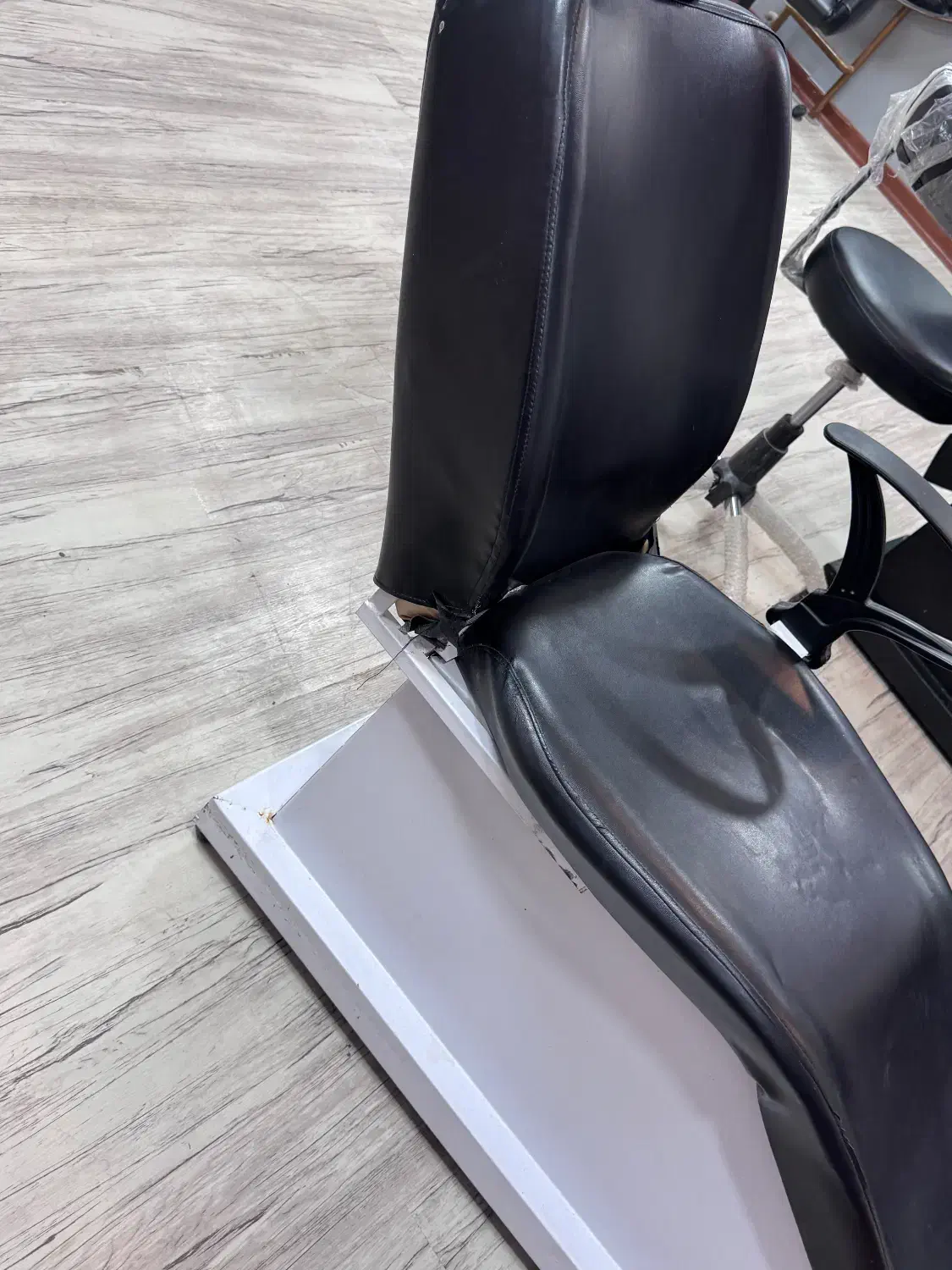 آیینه ،صندلی اصلاح،آینه و صندلی میکاپ آرایشگاه|آرایشگاه و سالن‌های زیبایی|بافق, |دیوار