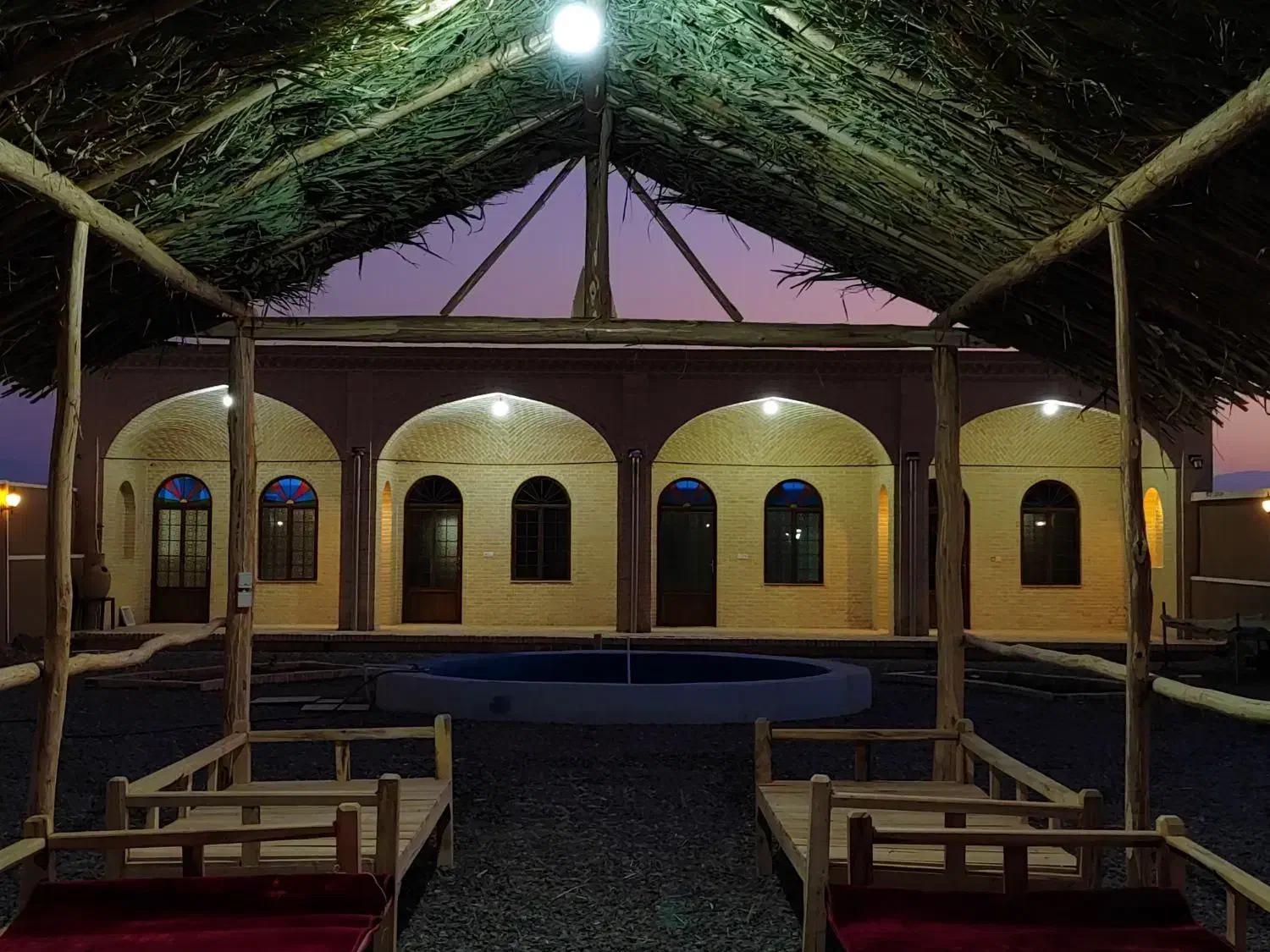 اقامتگاه دیار آفتاب|اجارهٔ کوتاه‌مدت ویلا و باغ|کویرات, |دیوار