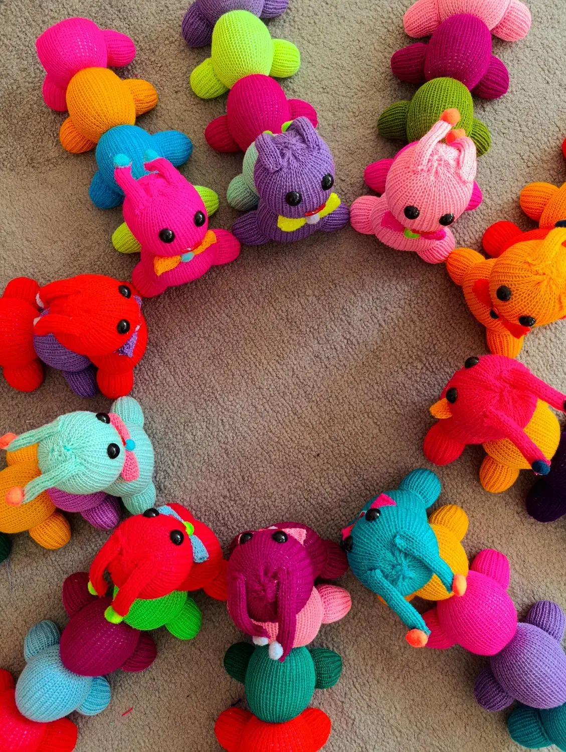 عروسک|اسباببازی|رشت, کوی مهر|دیوار