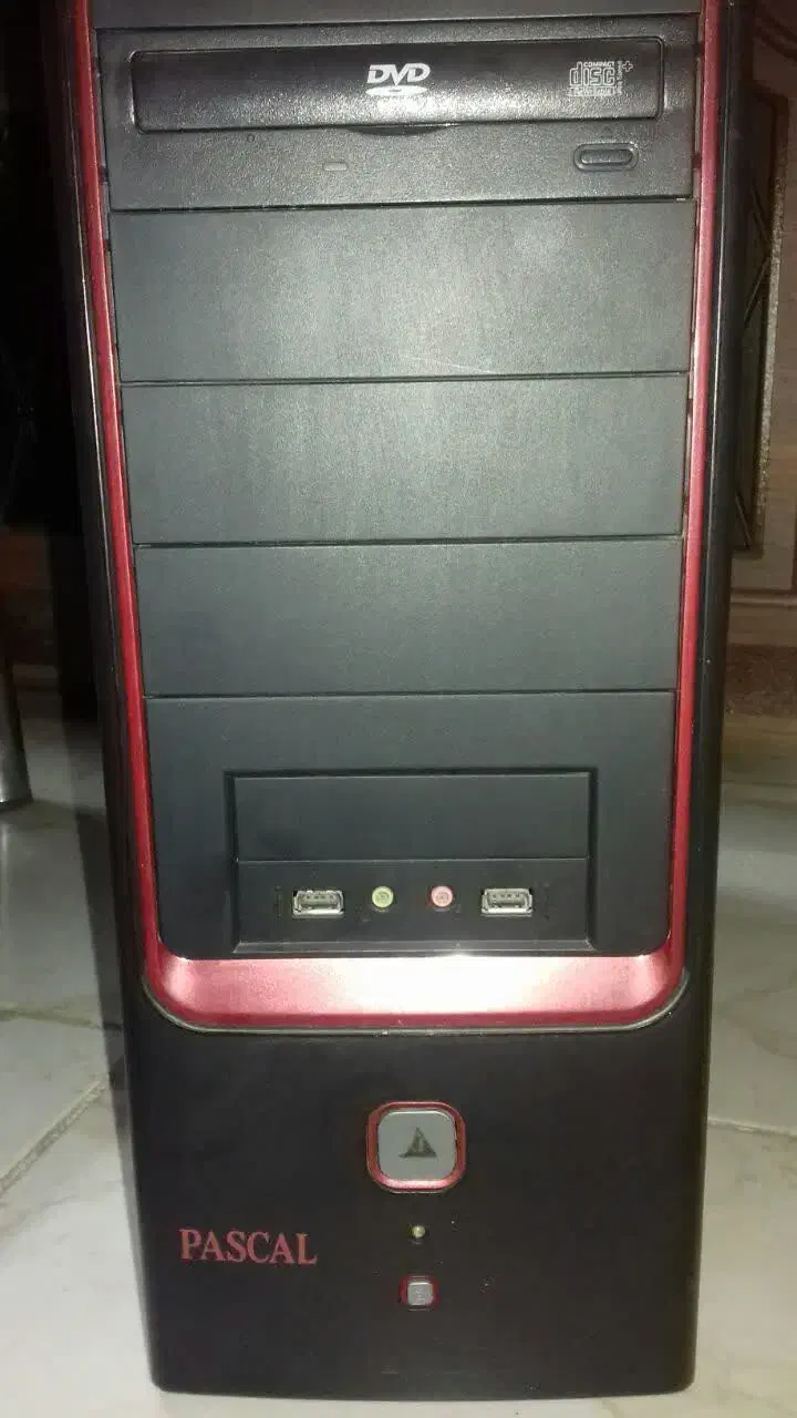 کامپیوتر و کیس قدیمی|رایانه رومیزی|همدان, |دیوار