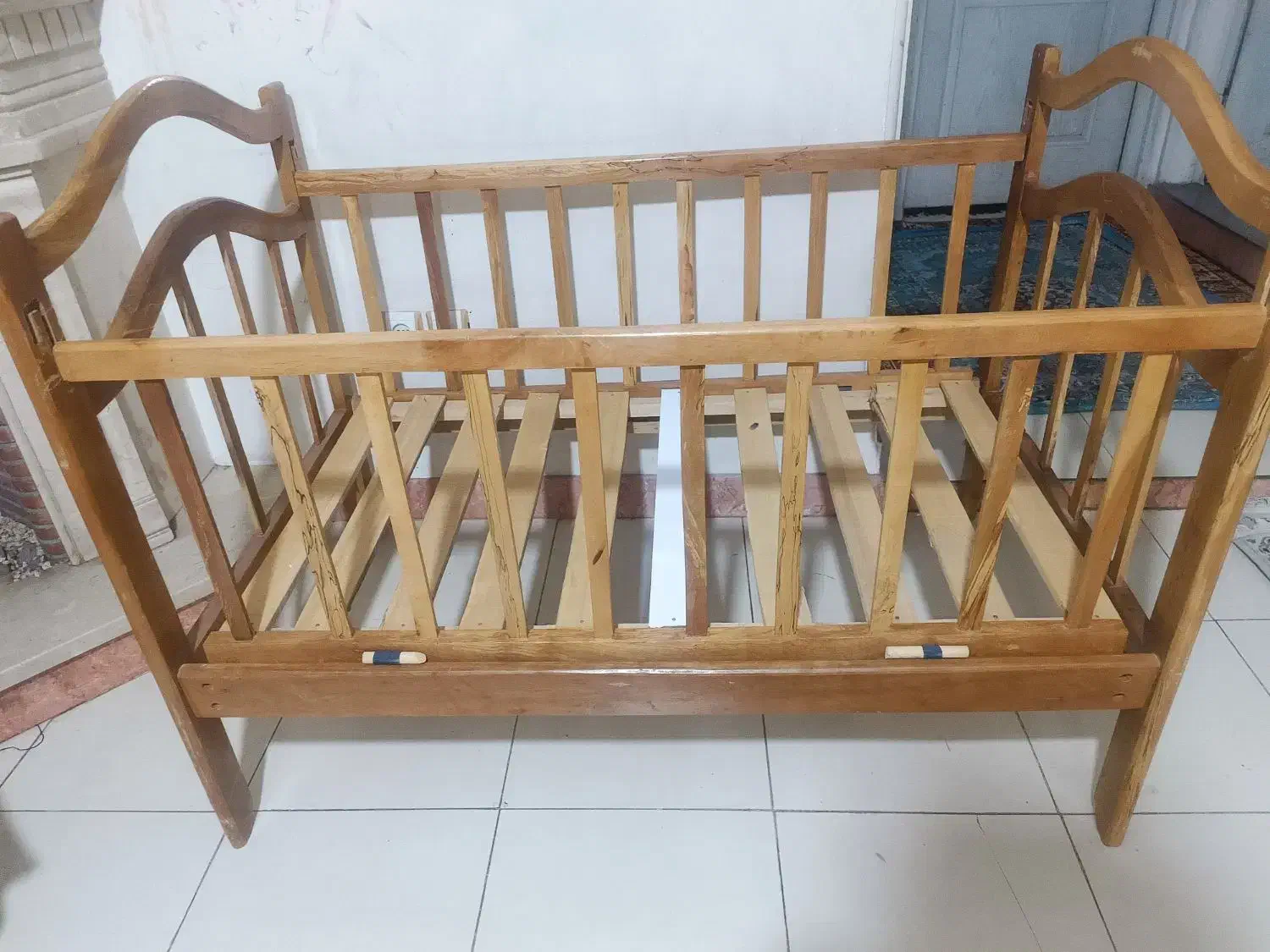 تخت گهواره شو بچه|تخت و صندلی بچه|باقرشهر, |دیوار