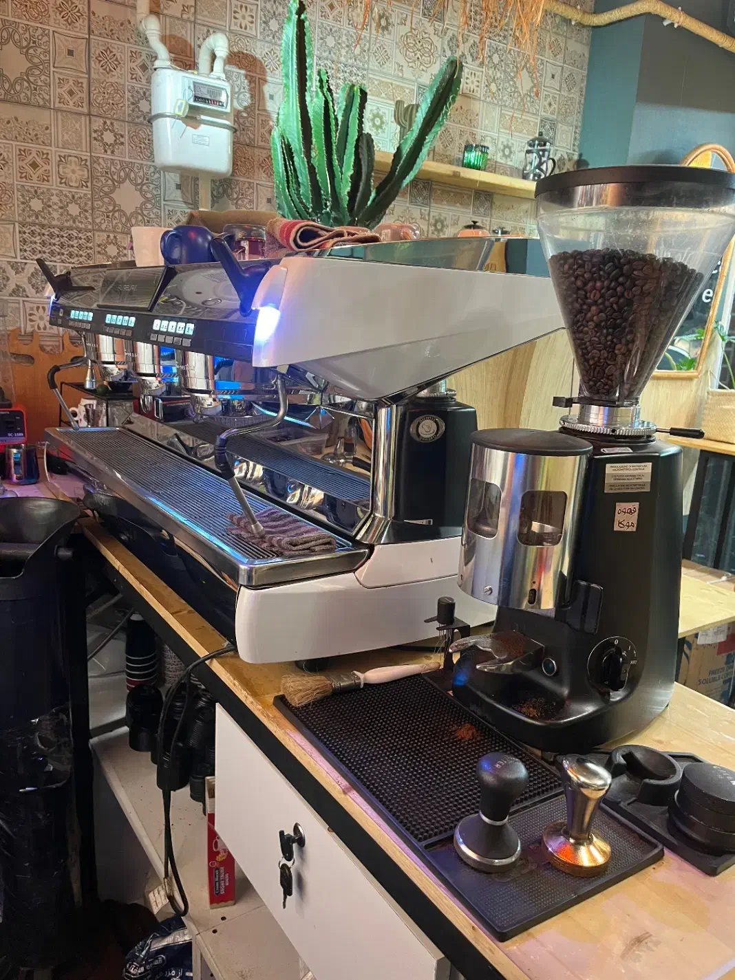 ملزومات کافه|کافی‌شاپ و رستوران|رشت, چله خانه|دیوار