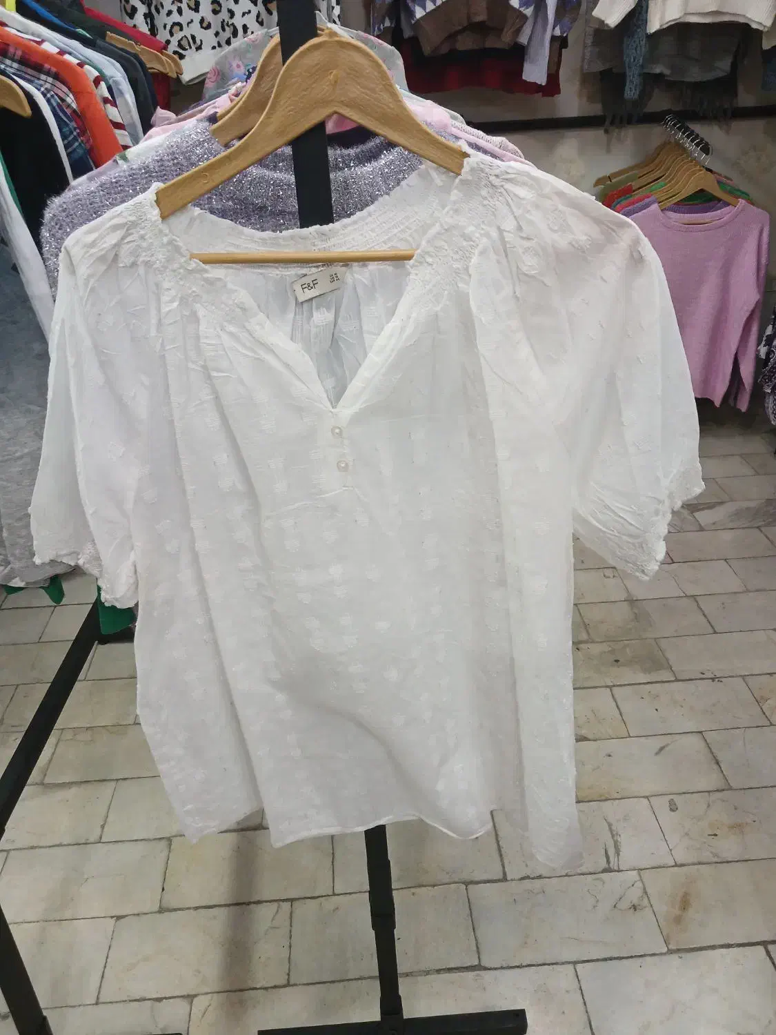 بلوز سفید|لباس|ری, دیلمان|دیوار