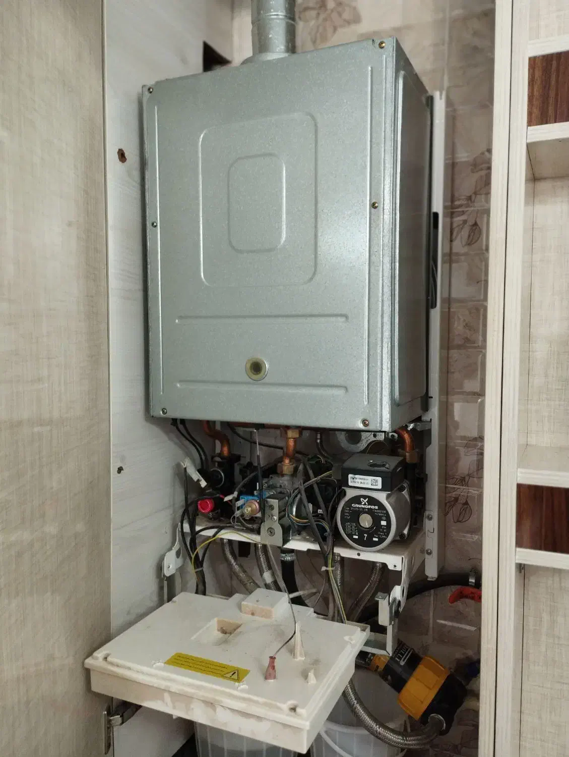 تعمیرات و سرویس تخصصی پکیج و برد|خدمات پیشه و مهارت|پرند, فاز ۳|دیوار