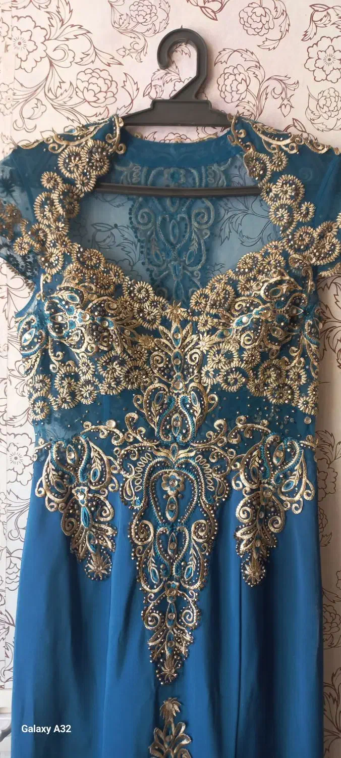 لباس مجلسی|لباس|برخوار, |دیوار