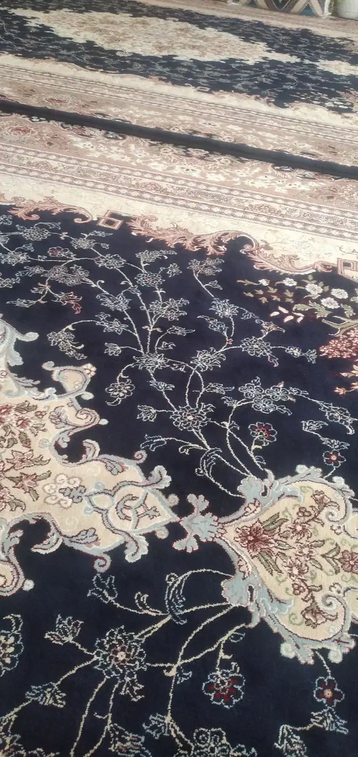 چهارتا فرش سورمه ای هست صد شانه|فرش|دورود, |دیوار