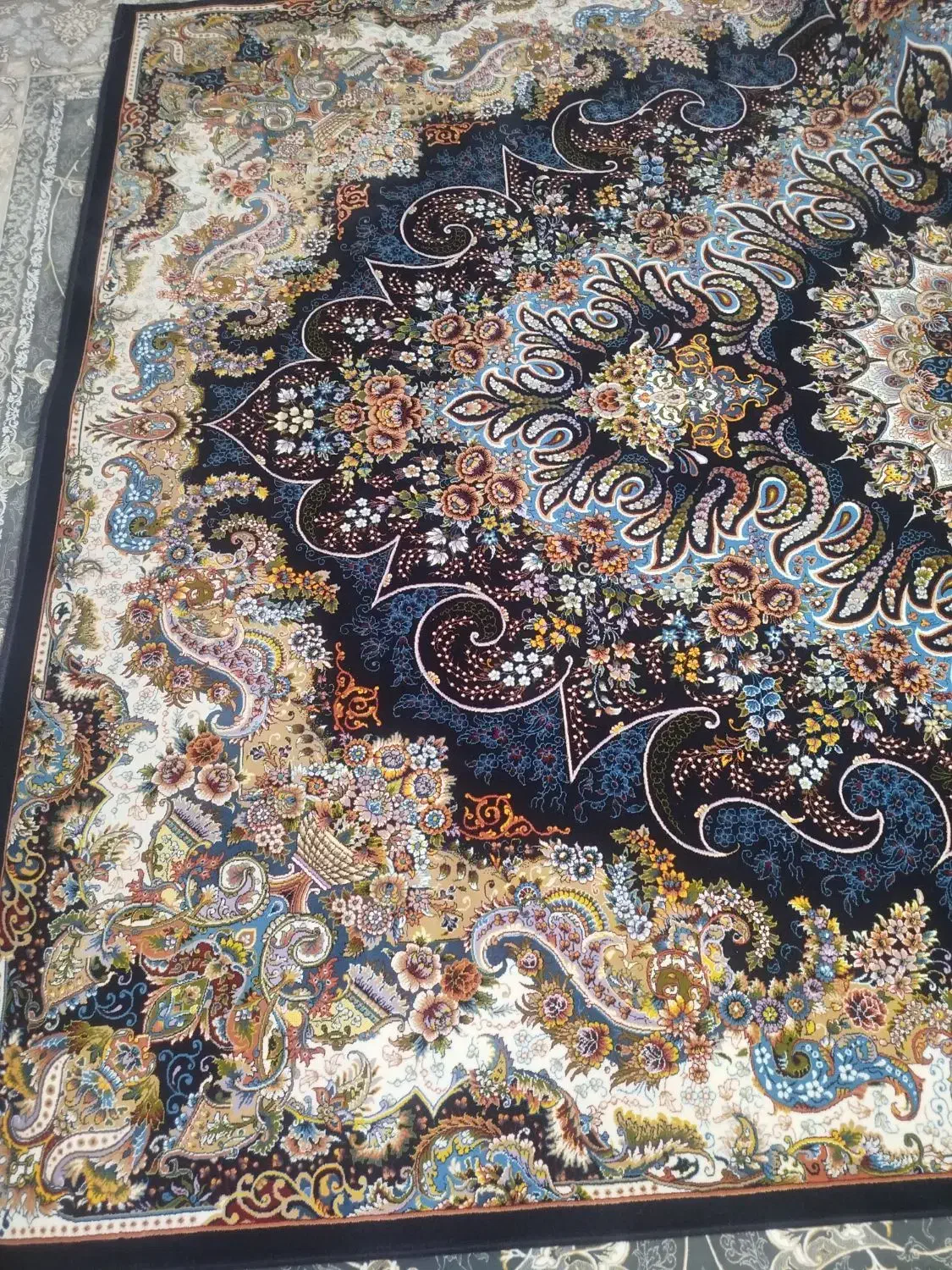 فرش|فرش|قم, ولیعصر|دیوار