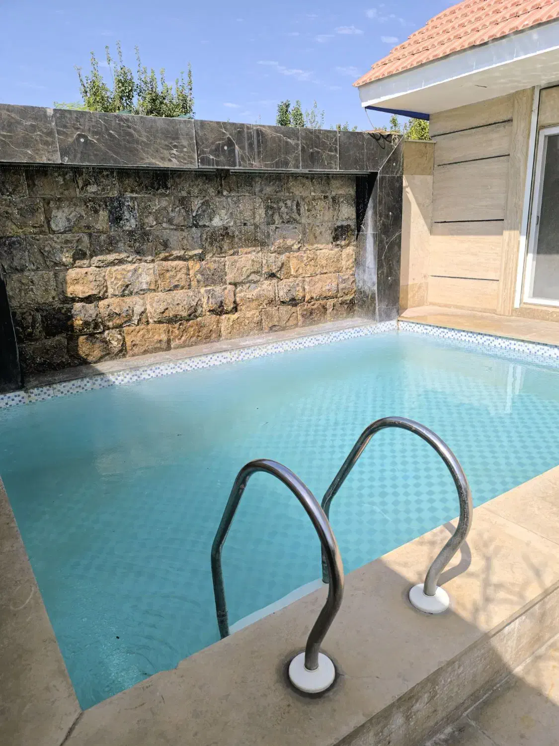 استخر سرباز دوخواب زردنجان|اجارهٔ کوتاهمدت ویلا و باغ|اصفهان, سرشبادران|دیوار