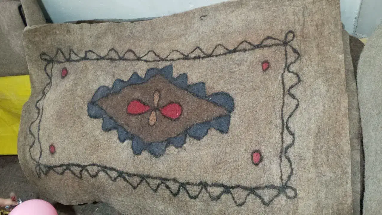 نمد پشمی مستطیل و...|گلیم، جاجیم، گبه|اسلامشهر, شهرک مفیدی|دیوار