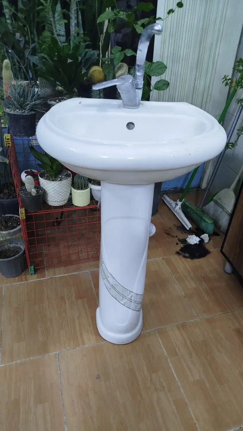 سنگ دستشویی همراه شیر اهرمی|لوازم سرویس بهداشتی|گرگان, |دیوار