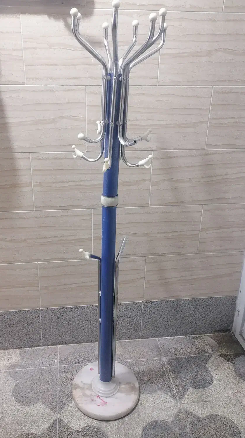 چوب لباسی|بندرخت و رخت‌آویز|شیراز, تل حسین‌آباد|دیوار