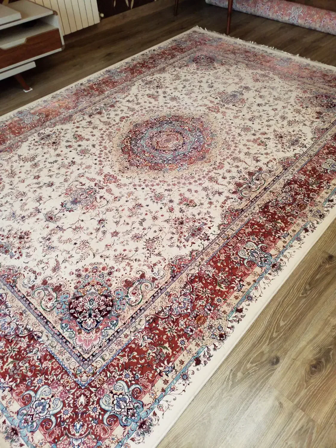 فرش بهشتی تبریز ۱۵۰۰ شانه تراکم ۴۳۰۰|فرش|رشت, نیکمرام|دیوار