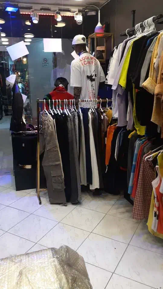 اجاره مغازه تجاری در پاساژ ولیعصر ۱۲متر|اجارهٔ مغازه و غرفه|پردیس, فاز ۱|دیوار