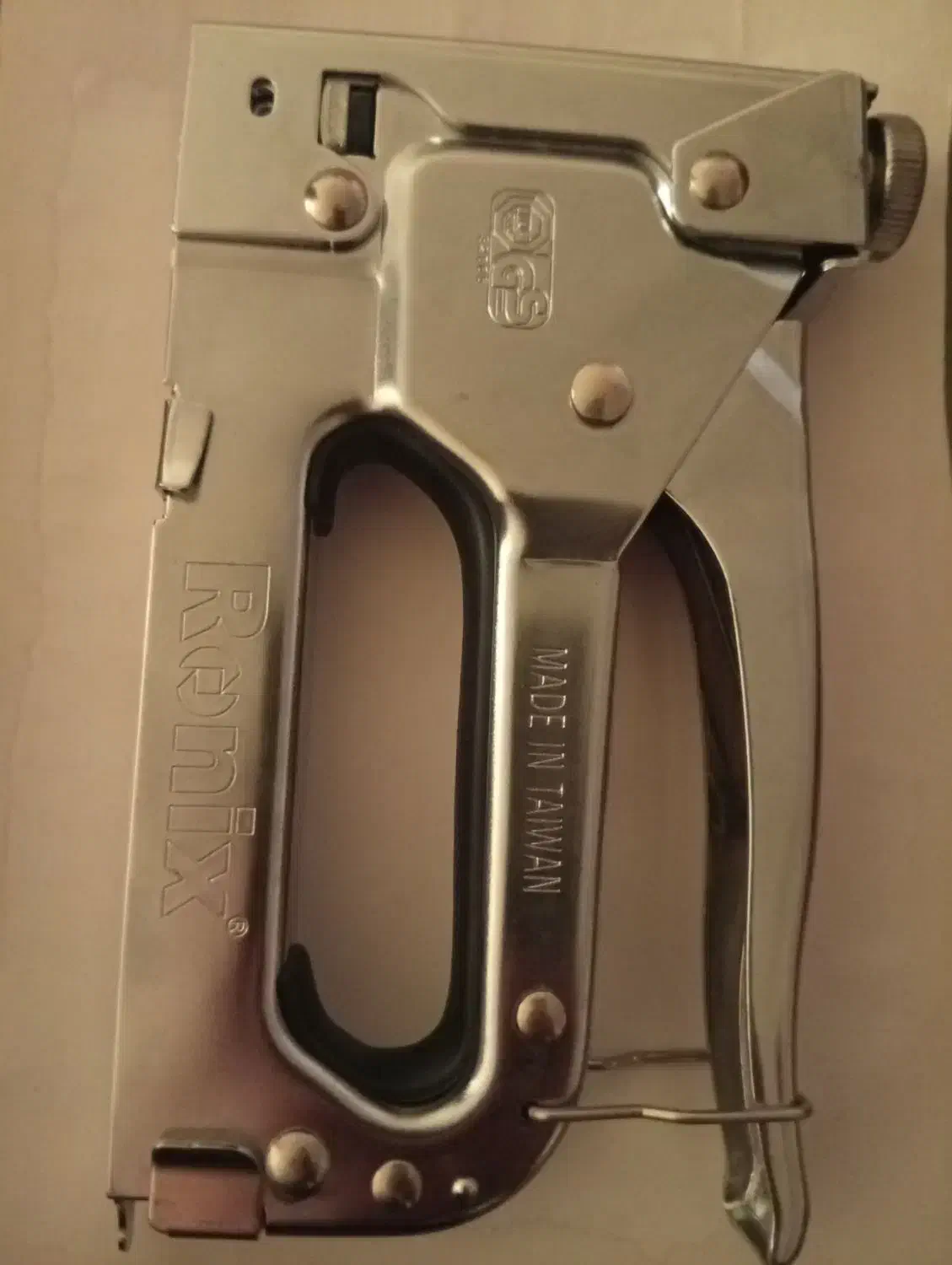 یک عدد دستگاه منگنه|لوازم التحریر|گنبد کاووس, |دیوار